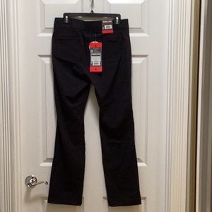 Kirkland Signature Ladies' Woven Pant size 8 black